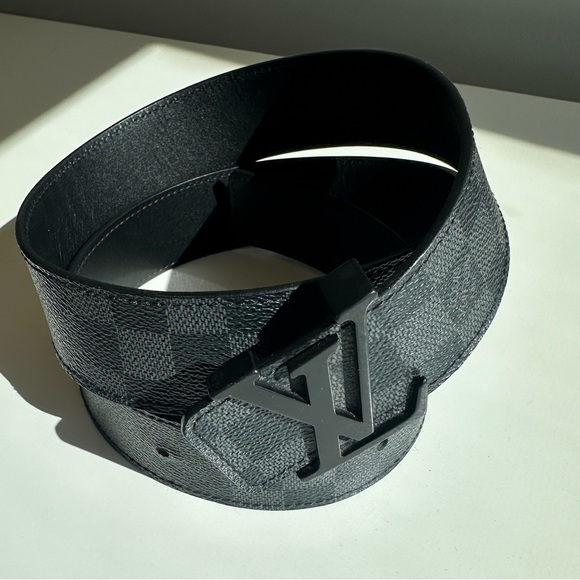LOUIS VUITTON
LV Initials Damier Graphite Pattern Belt
Size: 100/40 - Picture 4 of 6